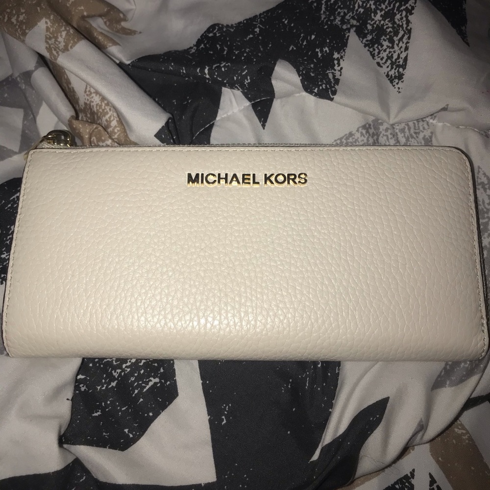NEVER USED Michael Kors Wallet